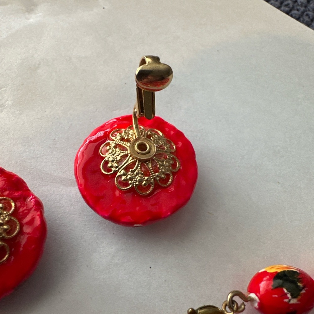 Vintage 80s Red Hand-Painted Opera Necklace & Clip Earrings Set - Picture 7 of 8
